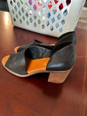 Lucky Brand Black Open-Toe Low Block Heel Sandals